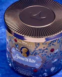 Snow White 3-Wick Candle image number null