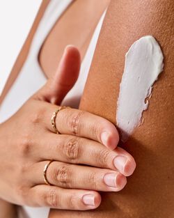 Sally Ultimate Hydration Body Cream image number null
