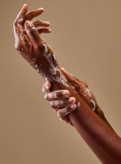 Lavender Cloud Cleansing Gel Hand Soap image number null